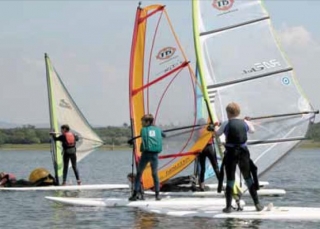  Aprendiendo a hacer windsurf 